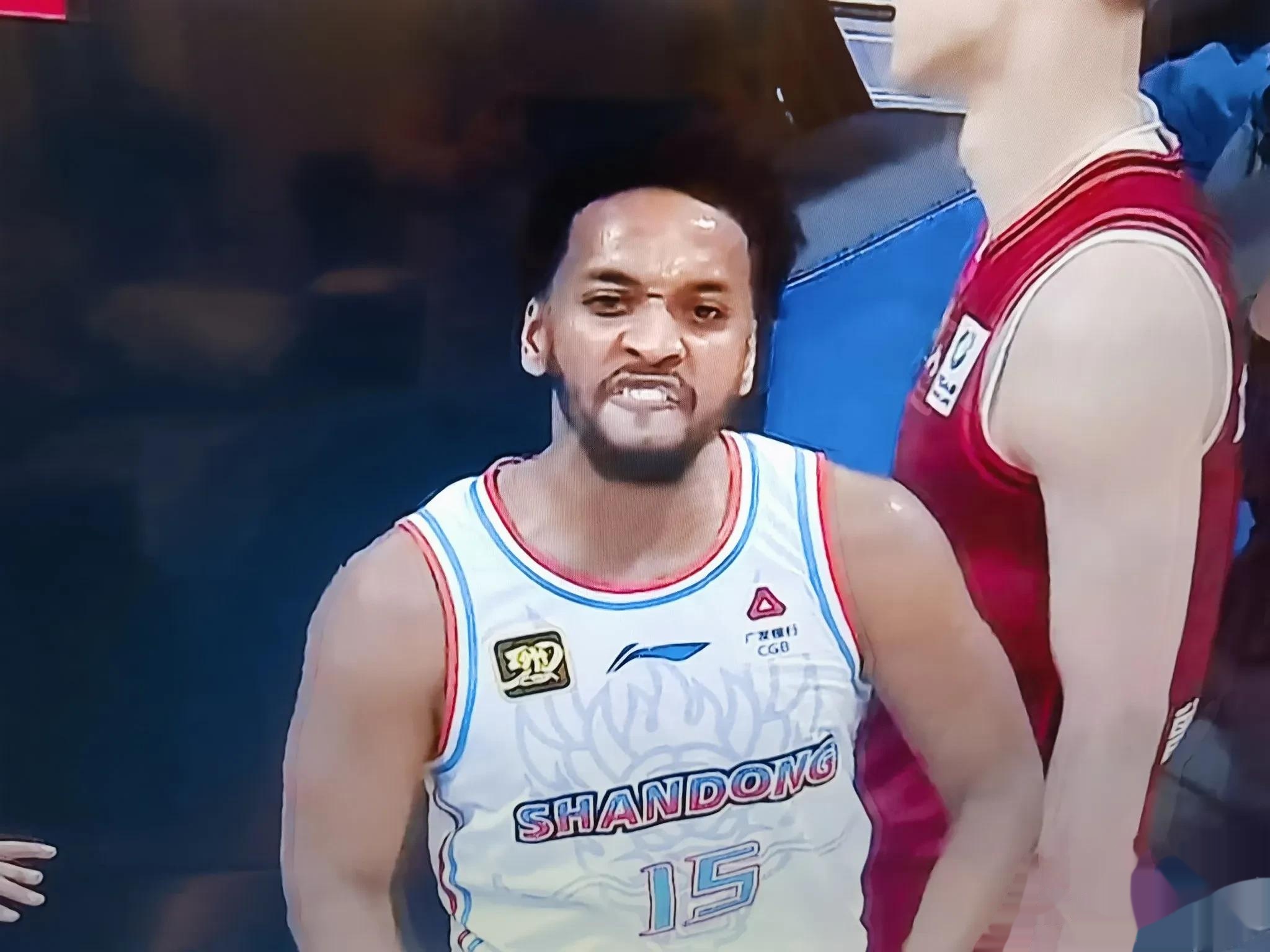 关于转折点山东男篮门线救险，意大利杯赛前攻防权衡，引发热议，团队化学反应显著的信息